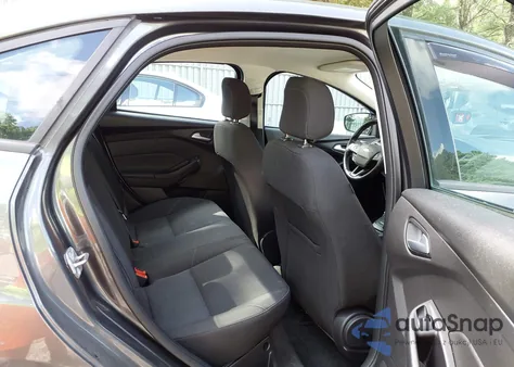 2018 Ford Focus Se z USA, uszkodzony, nr VIN 1FADP3FE0JL284107